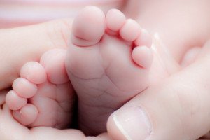adorable-baby-baby-feet-266011-e1571044852775